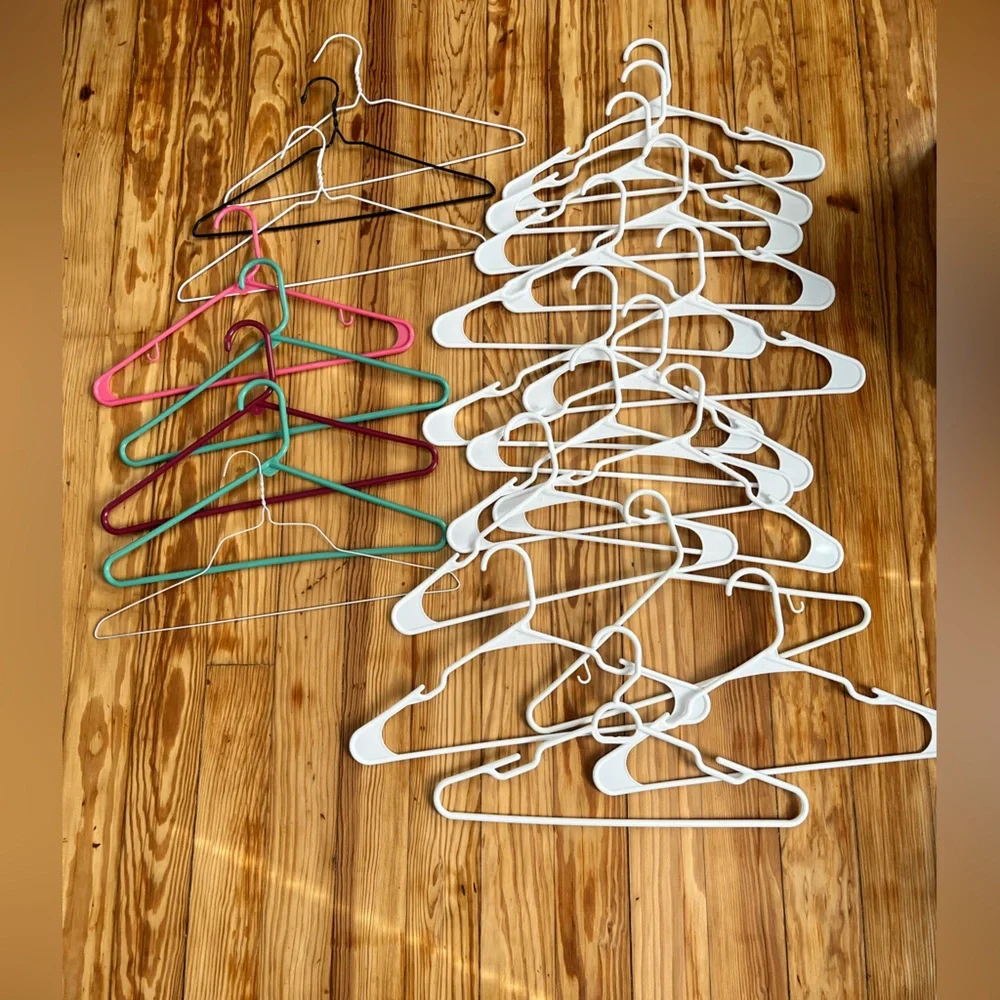 Lot of 23 hangers (mix of plastic and metal)